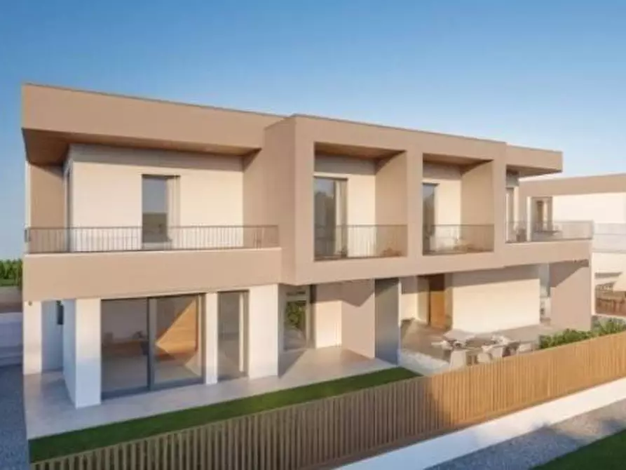 Immagine 2 di Casa quadrifamiliare in vendita  in Via Roveri a Abano Terme