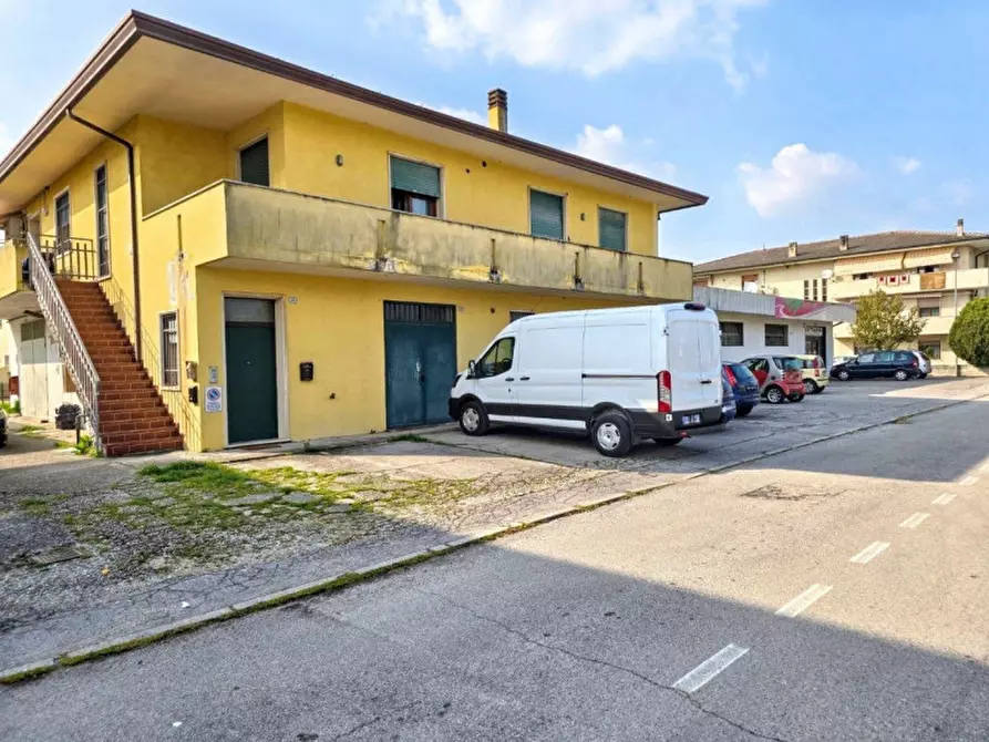 Immagine 4 di Negozio in vendita  in Via F. Petrarca, N. 13/15 a Barbarano Mossano