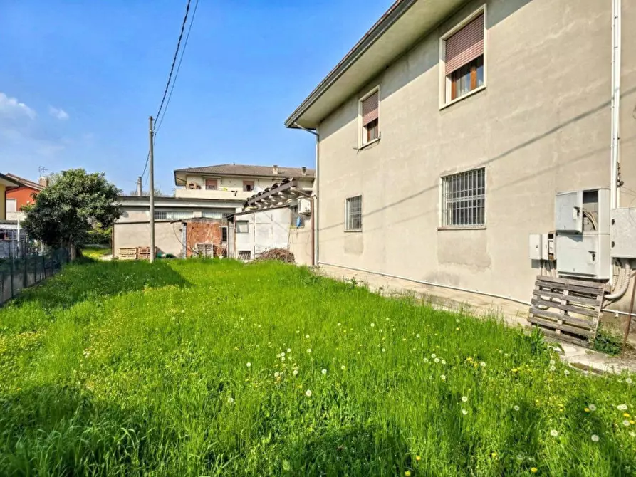 Immagine 6 di Negozio in vendita  in Via F. Petrarca, N. 13/15 a Barbarano Mossano