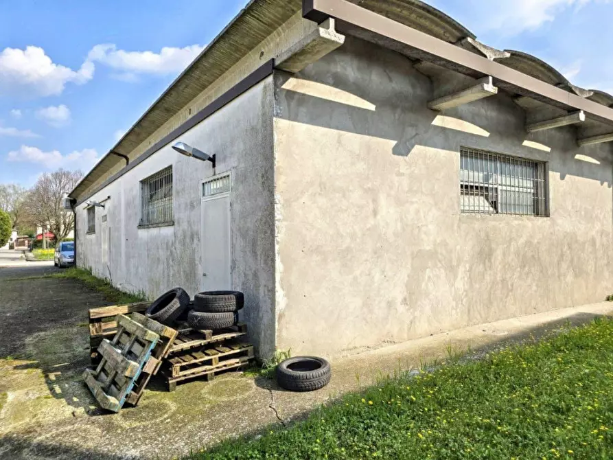 Immagine 7 di Negozio in vendita  in Via F. Petrarca, N. 13/15 a Barbarano Mossano