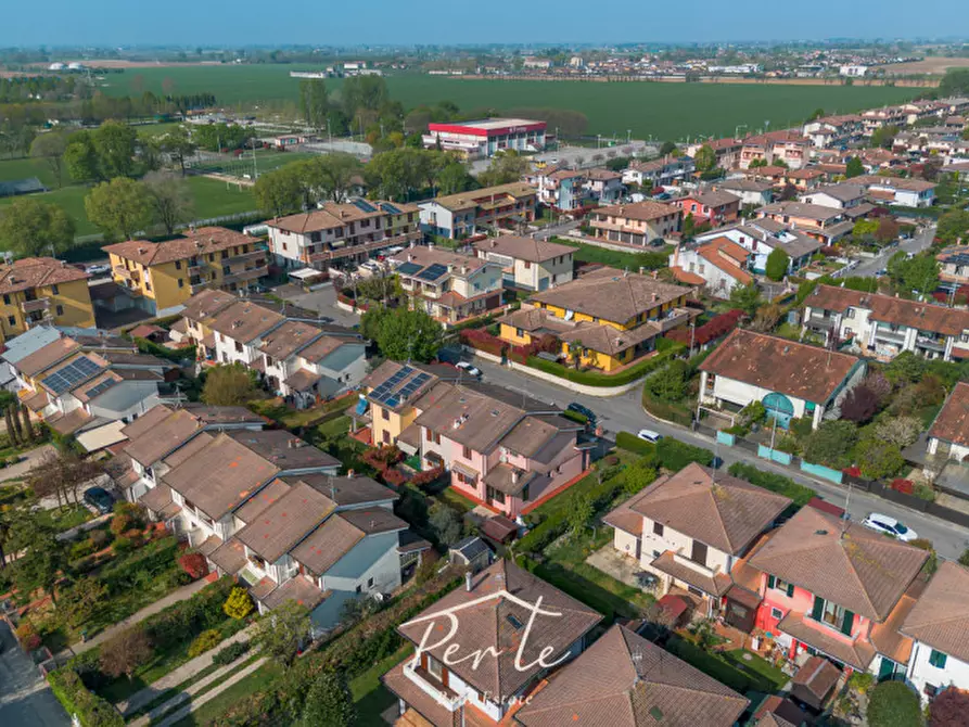 Immagine 2 di Villetta a schiera in vendita  in via olanda 23 a Curtatone