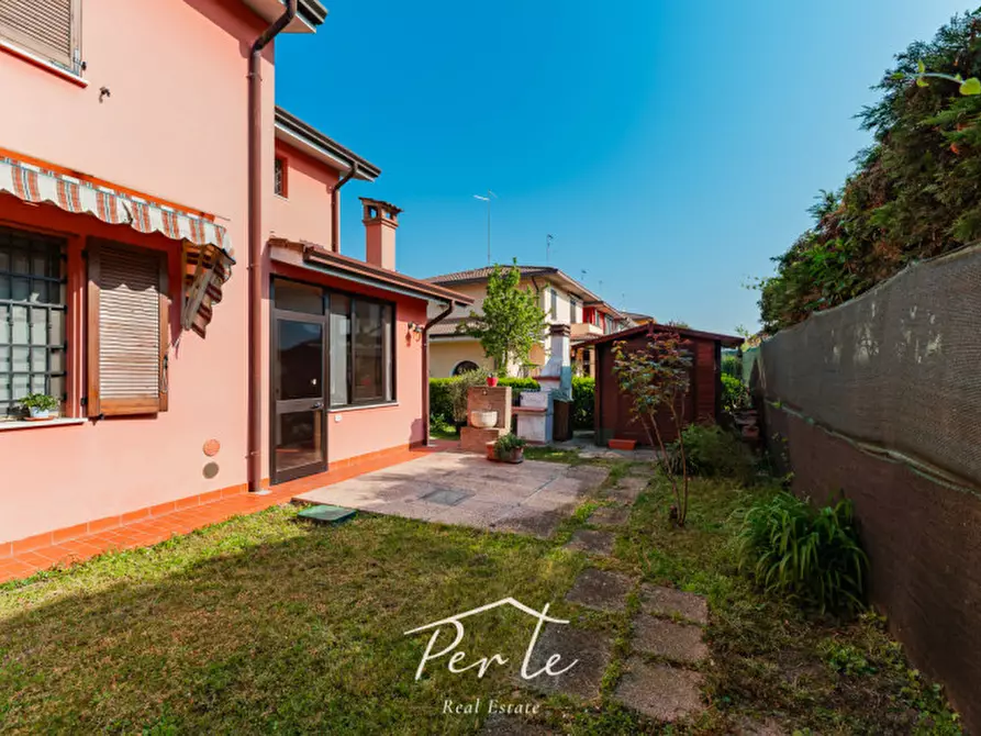 Immagine 11 di Villetta a schiera in vendita  in via olanda 23 a Curtatone