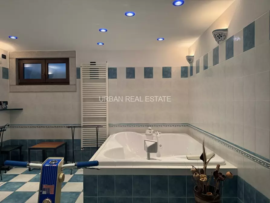 Immagine 30 di Villa in vendita  in Contovello 607 a Trieste