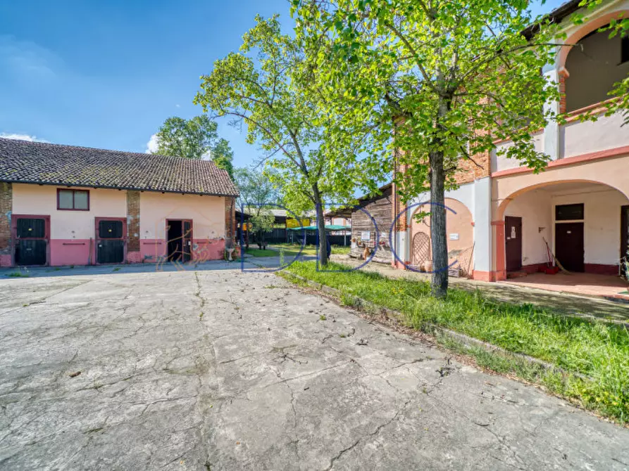 Immagine 2 di Agriturismo in vendita  in Strada San Cipriano 43 a Broni