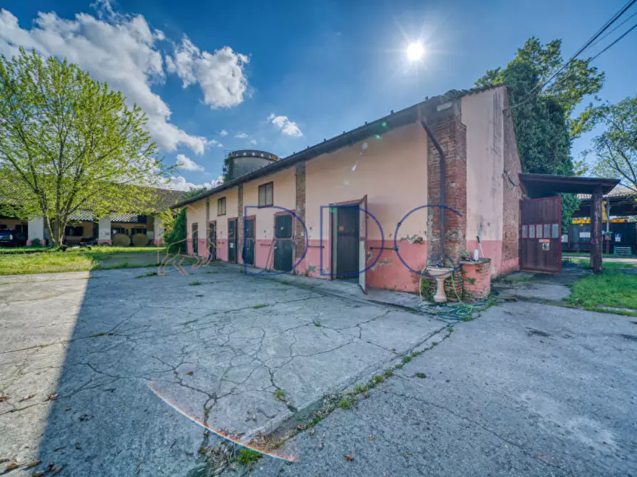 Immagine 17 di Agriturismo in vendita  in Strada San Cipriano 43 a Broni