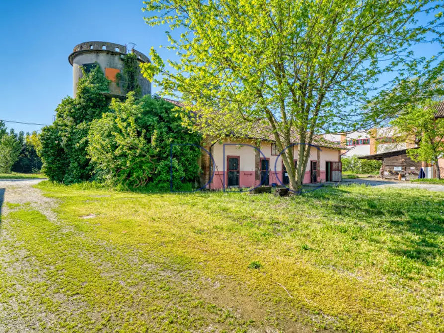 Immagine 18 di Agriturismo in vendita  in Strada San Cipriano 43 a Broni