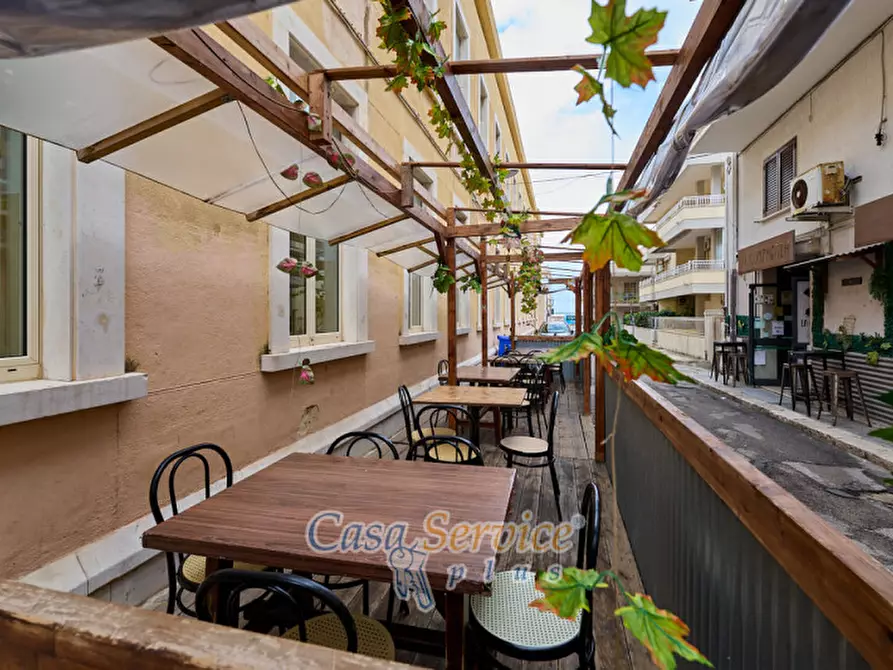 Immagine 4 di Attività commerciale in vendita  in Via Sofia Stevens a Gallipoli