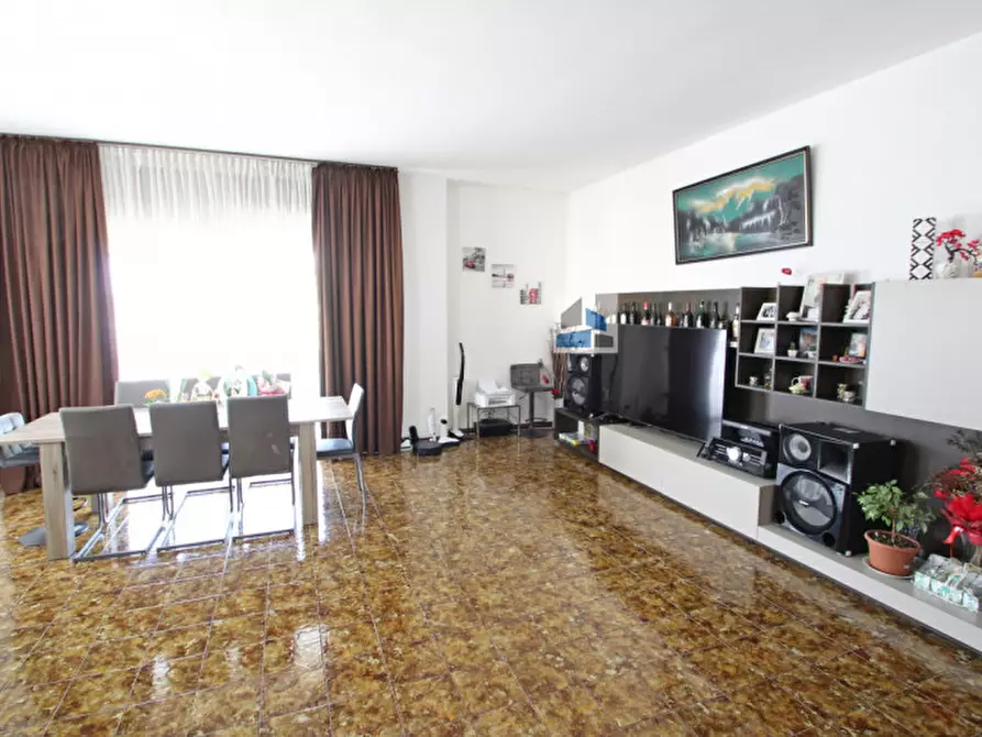 Immagine 3 di Appartamento in vendita  in Via Silvio Pellico a Santa Maria Di Sala