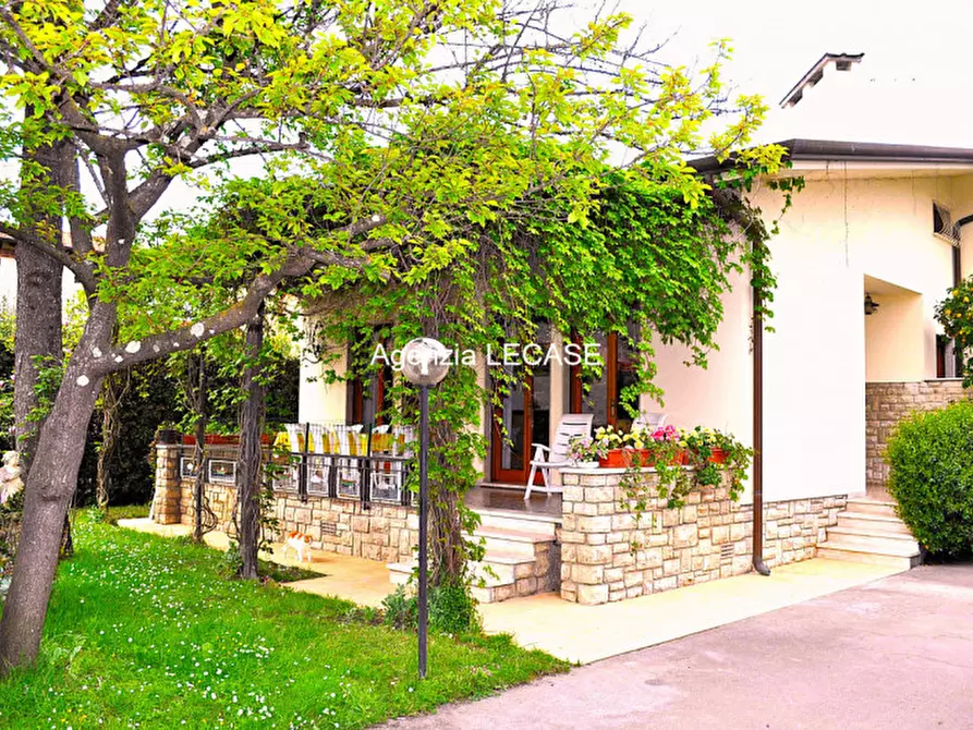 Immagine 1 di Villa in vendita  in Via Maria Melato a Forte Dei Marmi