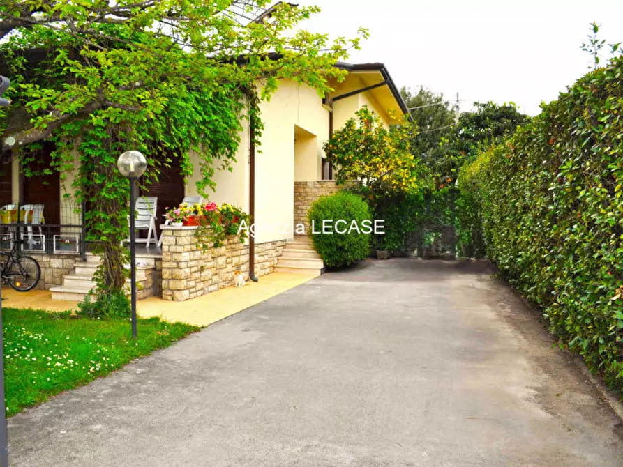 Immagine 3 di Villa in vendita  in Via Maria Melato a Forte Dei Marmi