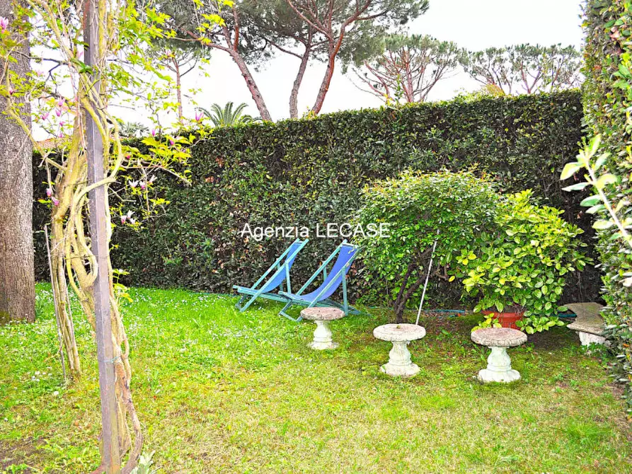 Immagine 4 di Villa in vendita  in Via Maria Melato a Forte Dei Marmi