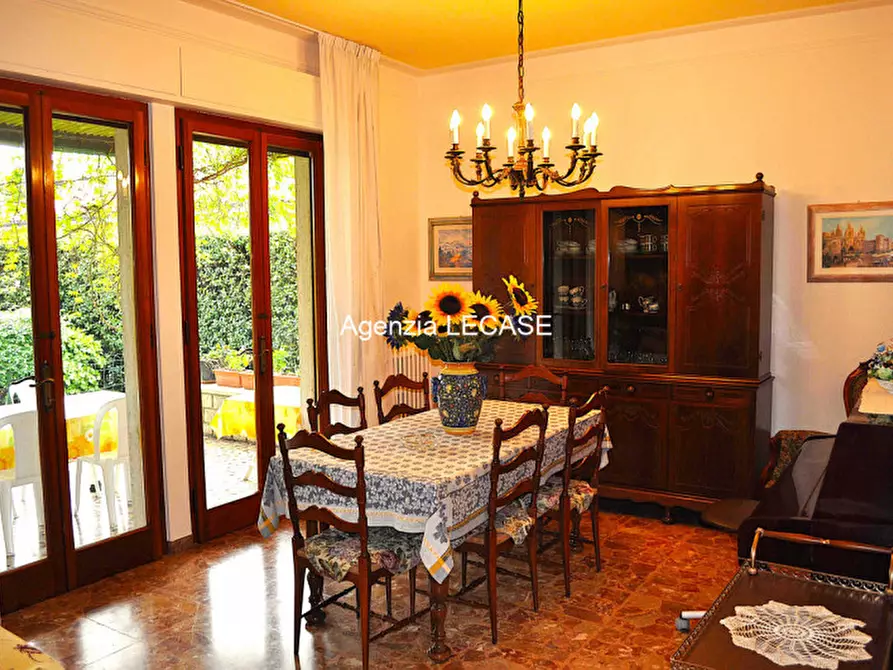 Immagine 8 di Villa in vendita  in Via Maria Melato a Forte Dei Marmi