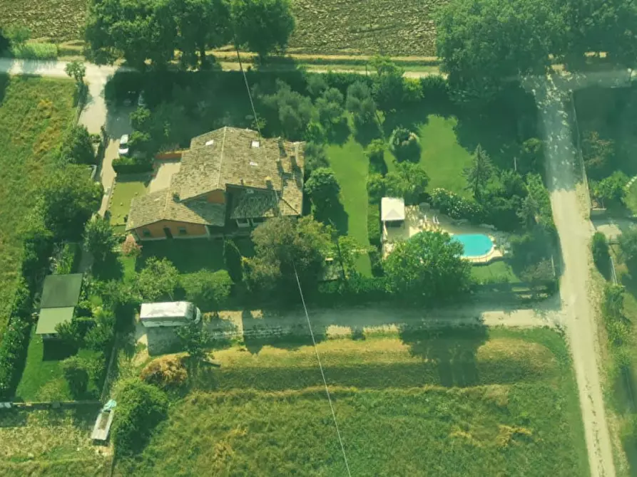 Immagine 2 di Villa in vendita  a Fano