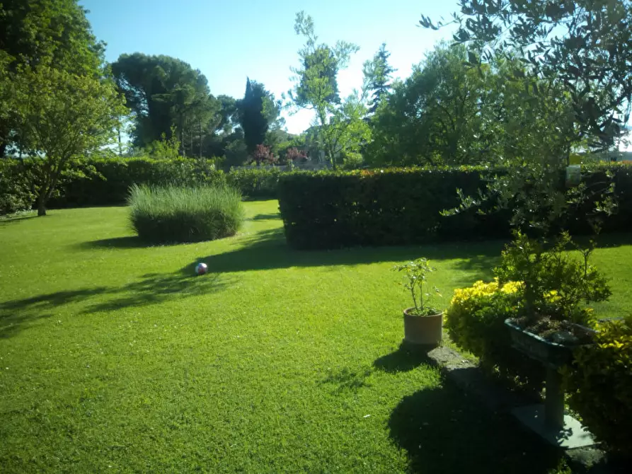 Immagine 9 di Villa in vendita  a Fano