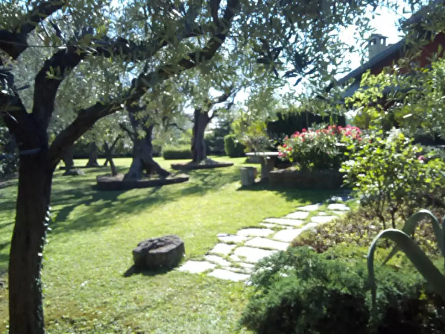 Immagine 11 di Villa in vendita  a Fano