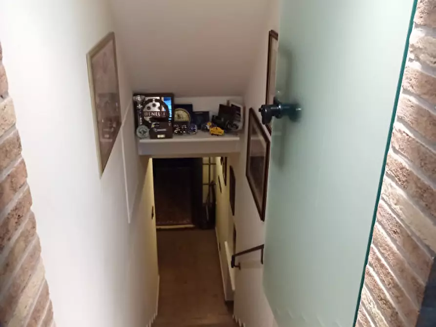 Immagine 21 di Villa in vendita  a Fano