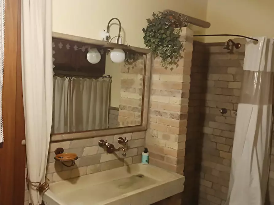 Immagine 22 di Villa in vendita  a Fano