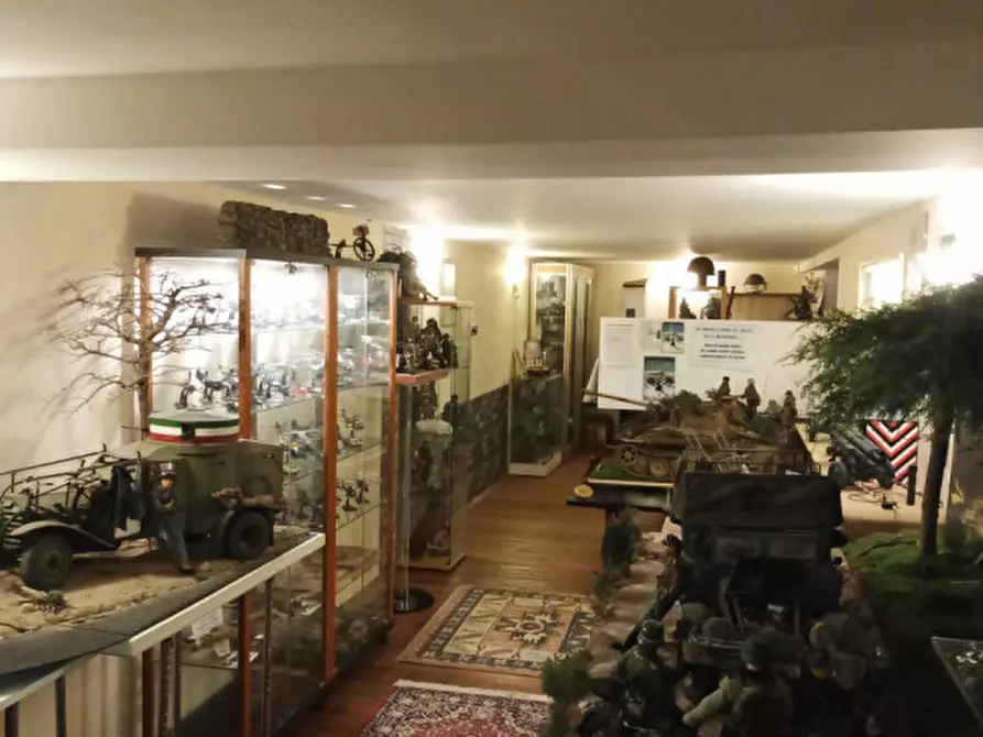 Immagine 35 di Villa in vendita  a Fano