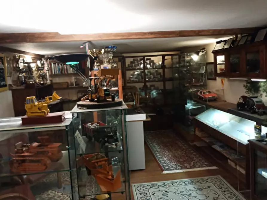 Immagine 36 di Villa in vendita  a Fano