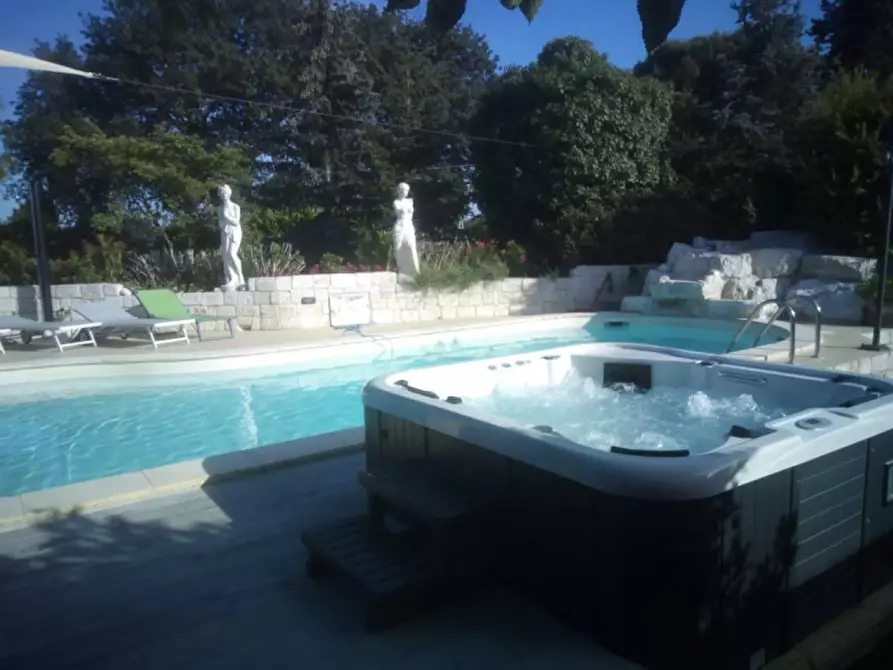 Immagine 54 di Villa in vendita  a Fano