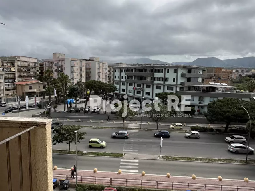 Immagine 1 di Appartamento in vendita  in Viale Calabria a Reggio Di Calabria