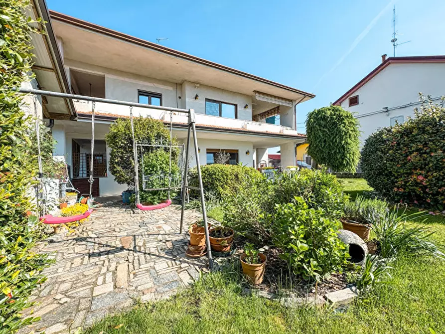Immagine 25 di Appartamento in vendita  in via diaz n 9 a Cavaglio D'agogna