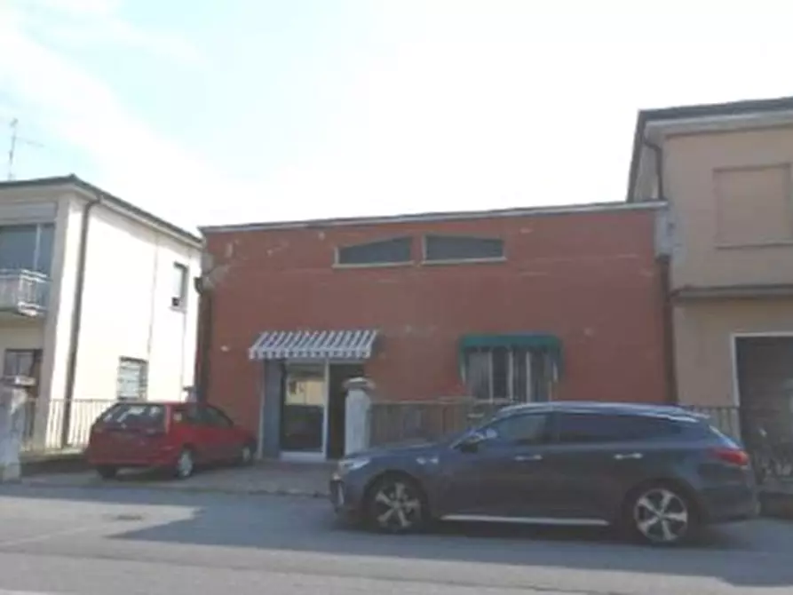 Immagine 3 di Palazzo in vendita  in VIA SAN VITO MARTIRE 10 a Cerea