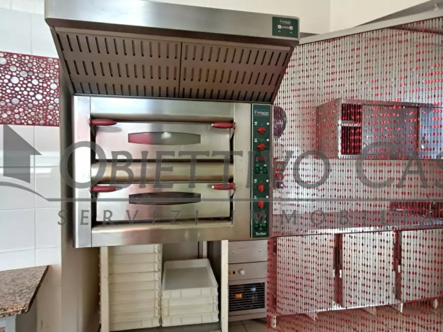 Immagine 9 di Negozio in vendita  in Via Don Bosco a Fosso'