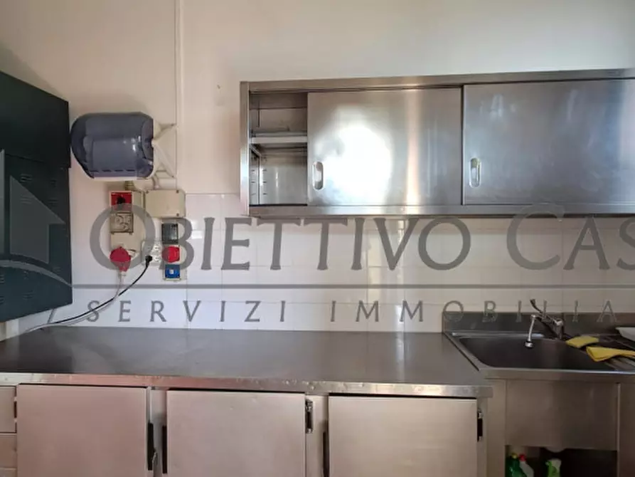 Immagine 16 di Negozio in vendita  in Via Don Bosco a Fosso'