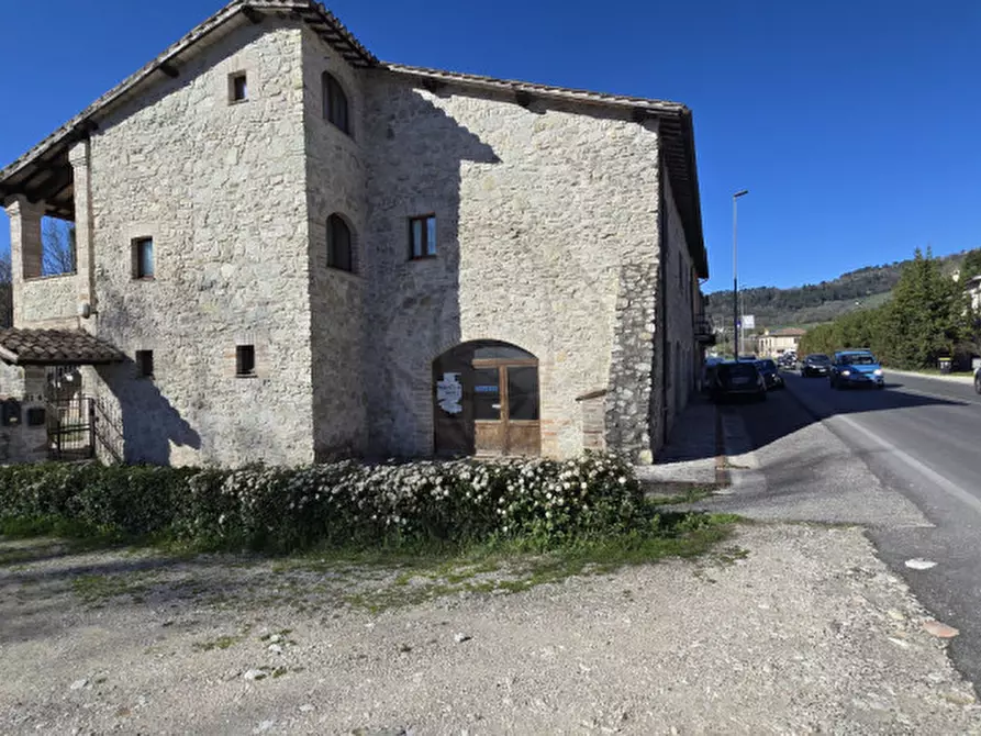 Immagine 2 di Negozio in vendita  in Vocabolo Isola, 14 a Arrone