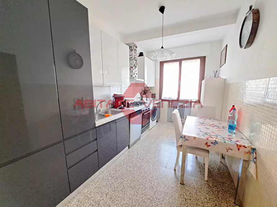 Immagine 1 di Appartamento in vendita  in via Dardanelli 28 a Venezia