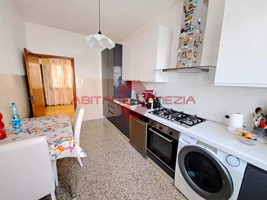 Immagine 2 di Appartamento in vendita  in via Dardanelli 28 a Venezia