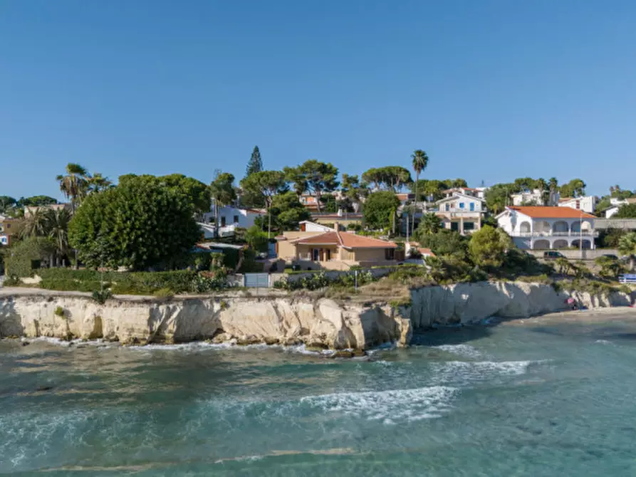 Immagine 2 di Villa in vendita  in Viale dei Lidi 475 a Siracusa