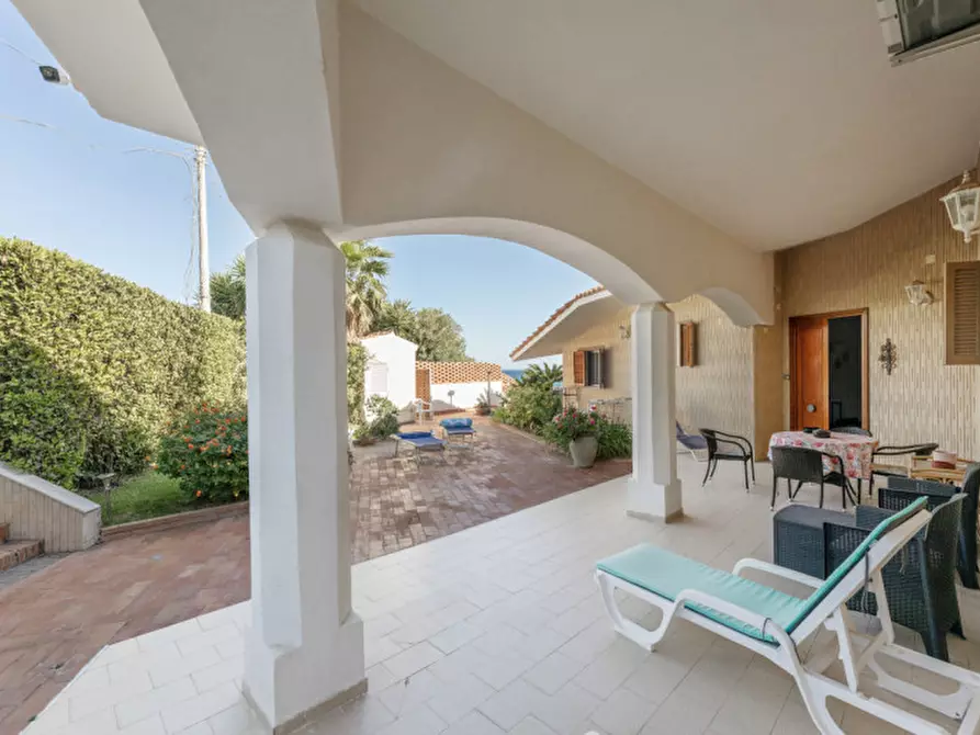 Immagine 4 di Villa in vendita  in Viale dei Lidi 475 a Siracusa