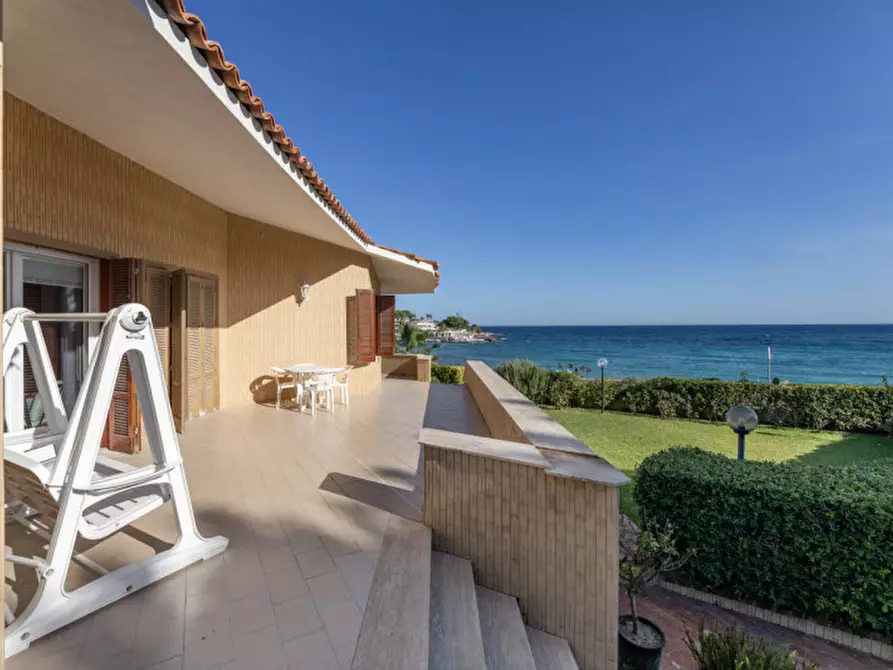 Immagine 5 di Villa in vendita  in Viale dei Lidi 475 a Siracusa