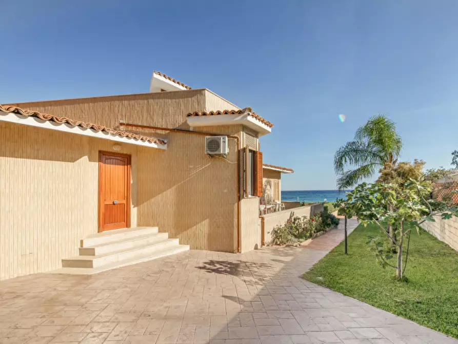 Immagine 23 di Villa in vendita  in Viale dei Lidi 475 a Siracusa