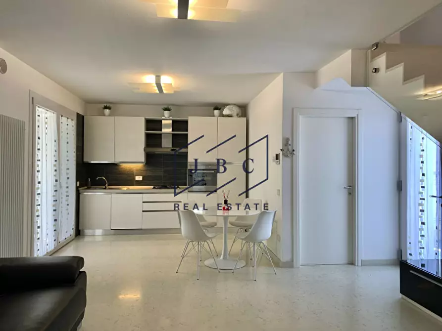 Immagine 2 di Casa indipendente in vendita  in Via Amerigo Vespucci a Jesolo