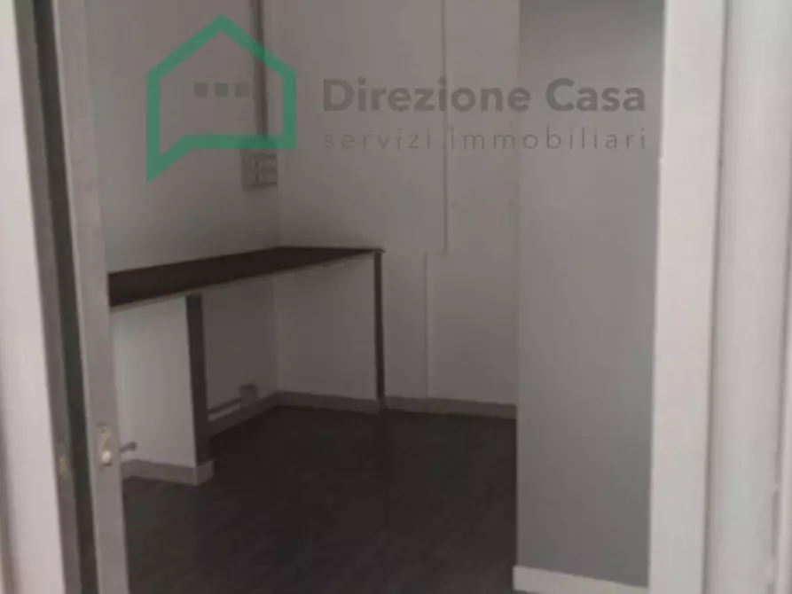 Immagine 10 di Ufficio in affitto  in Via Nicolardi a Napoli