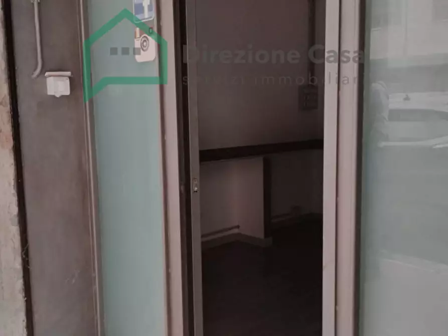 Immagine 11 di Ufficio in affitto  in Via Nicolardi a Napoli