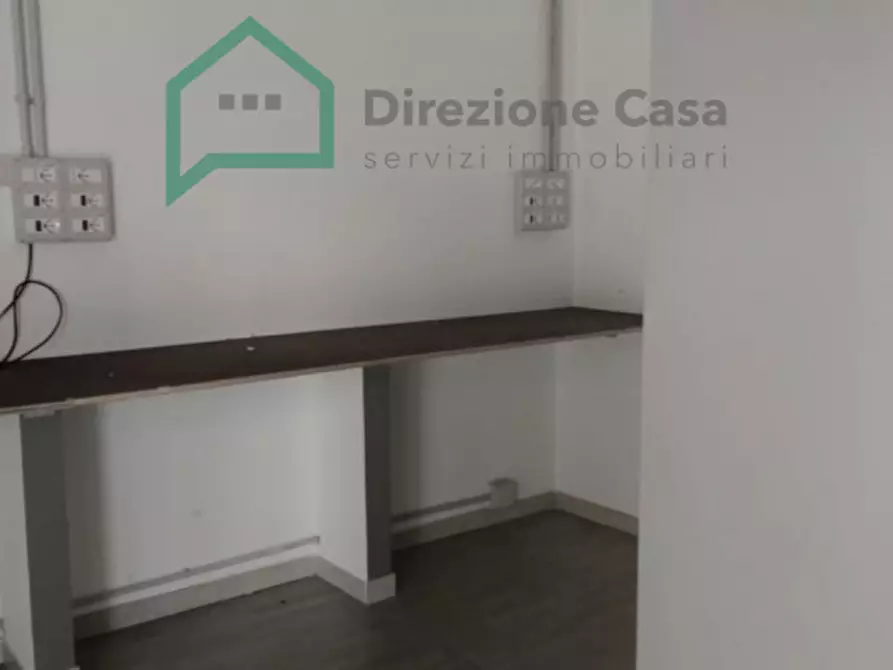 Immagine 12 di Ufficio in affitto  in Via Nicolardi a Napoli