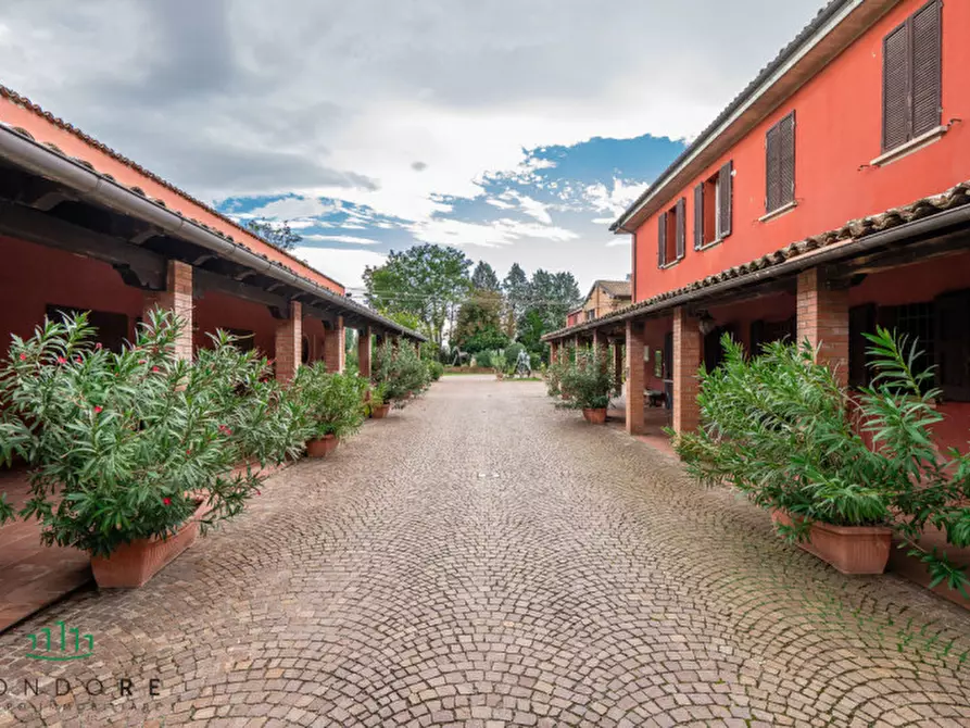 Immagine 36 di Villa in vendita  in via Stradelli Guelfi a Castel San Pietro Terme