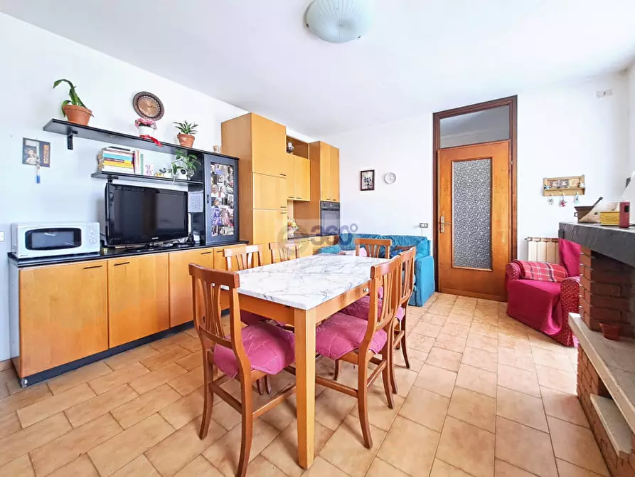 Immagine 9 di Villetta a schiera in vendita  in Via San Rocco a Passirano