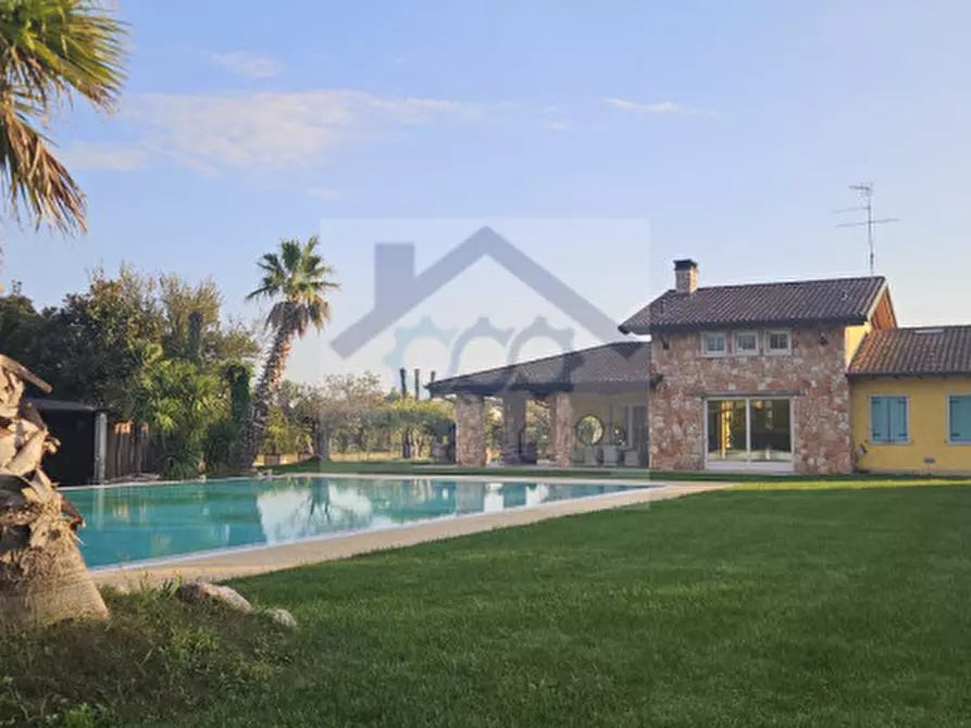 Immagine 1 di Villa in vendita  in Località Sgarbella a Bussolengo