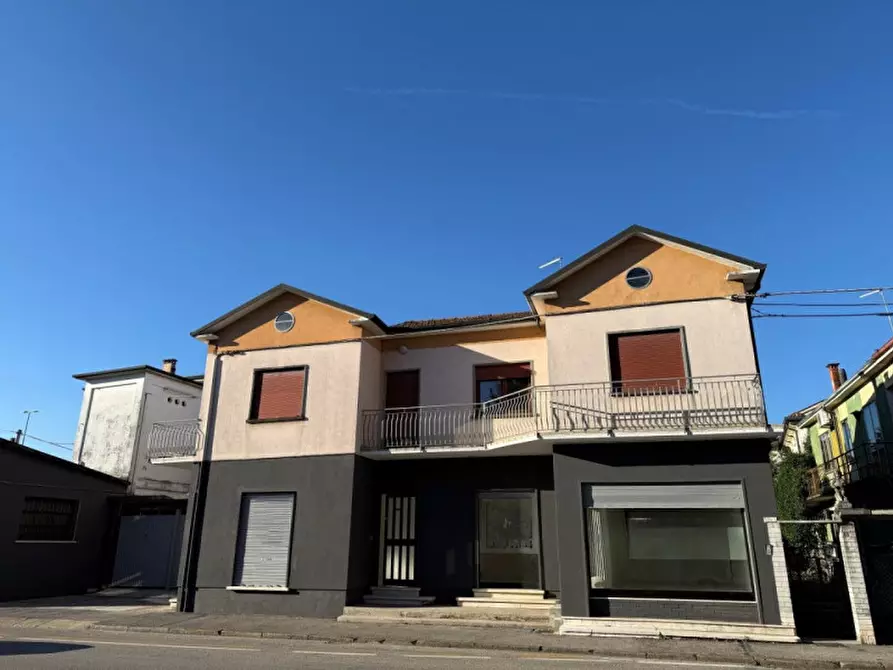 Immagine 3 di Ufficio in vendita  in Viale Fiume n.9 a Vicenza