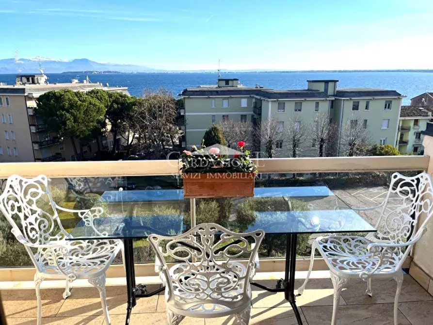 Immagine 3 di Appartamento in vendita  in Lungolago Cesare Battisti a Desenzano Del Garda