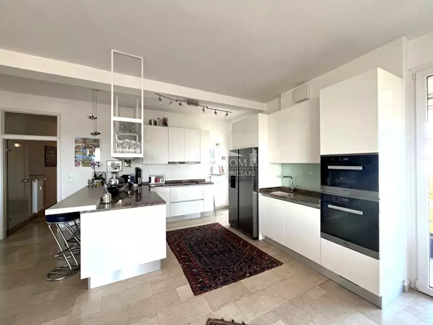 Immagine 8 di Appartamento in vendita  in Lungolago Cesare Battisti a Desenzano Del Garda