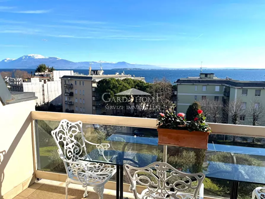Immagine 9 di Appartamento in vendita  in Lungolago Cesare Battisti a Desenzano Del Garda