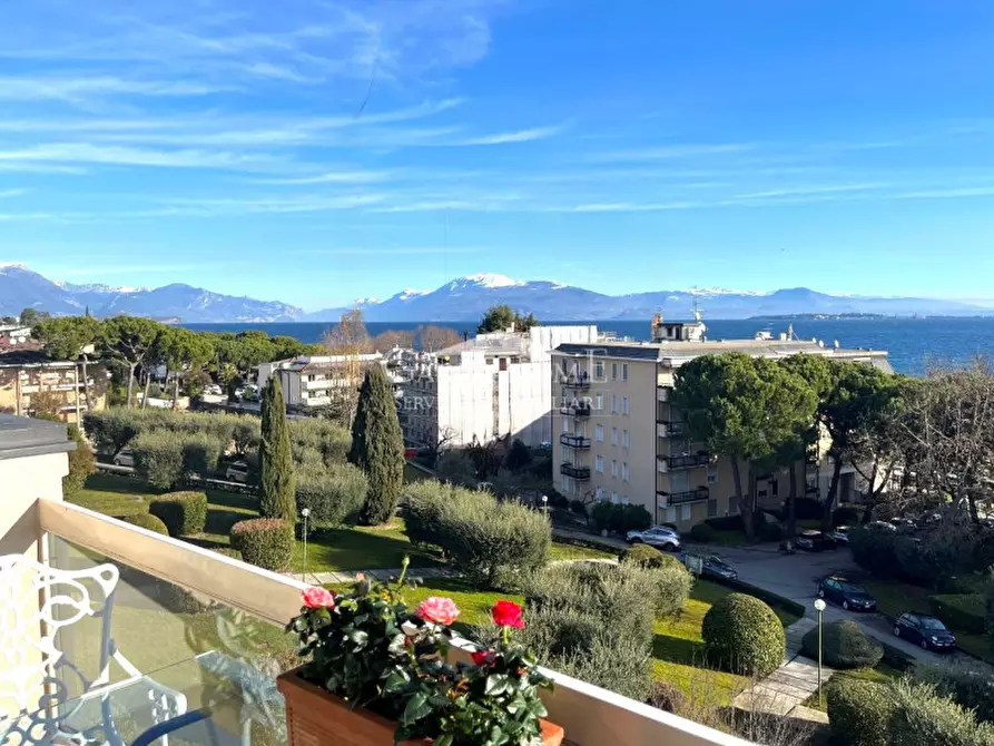 Immagine 10 di Appartamento in vendita  in Lungolago Cesare Battisti a Desenzano Del Garda