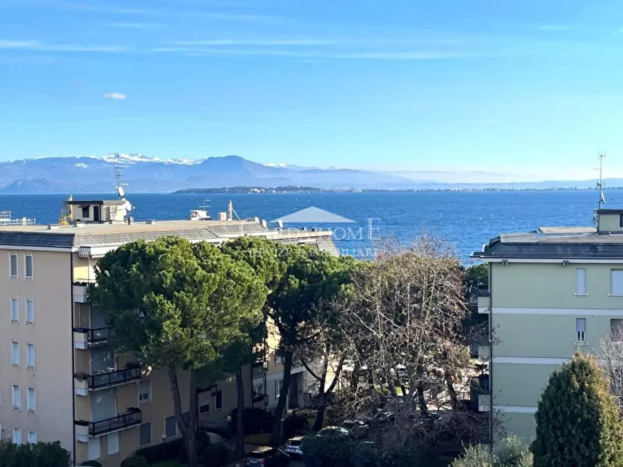 Immagine 11 di Appartamento in vendita  in Lungolago Cesare Battisti a Desenzano Del Garda