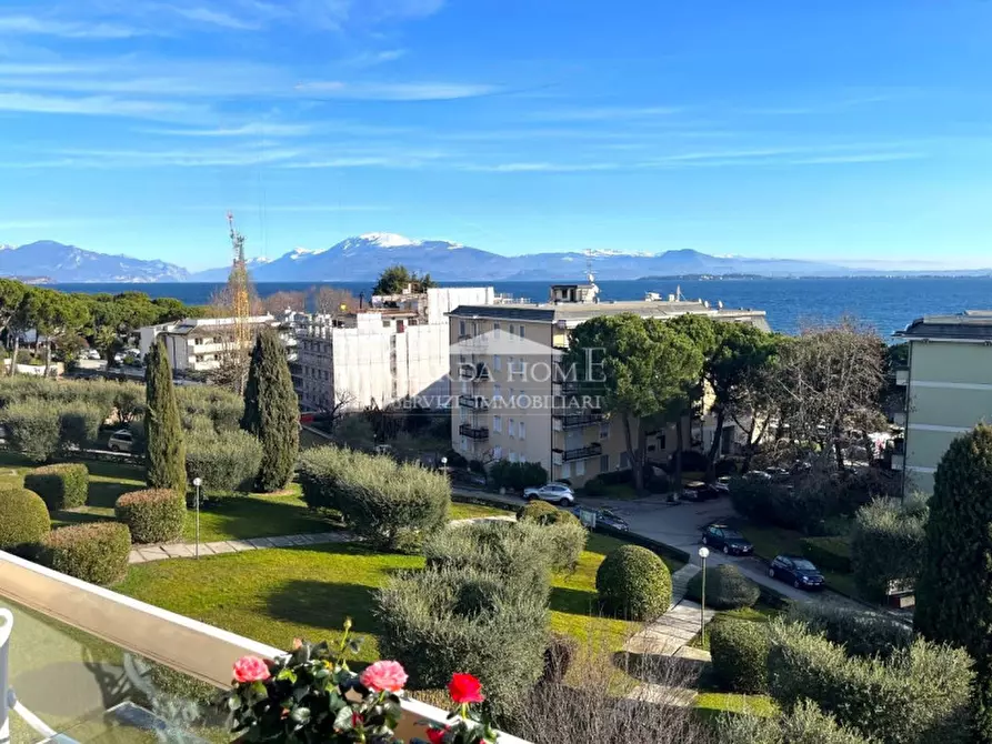 Immagine 12 di Appartamento in vendita  in Lungolago Cesare Battisti a Desenzano Del Garda